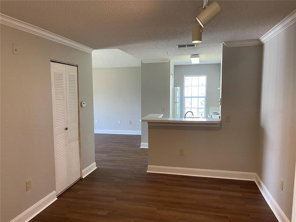 For Rent: $1,400 (1 beds, 1 baths, 772 Square Feet)