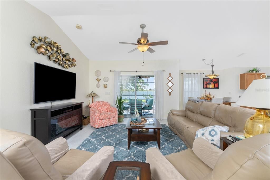 For Sale: $429,900 (3 beds, 2 baths, 1641 Square Feet)