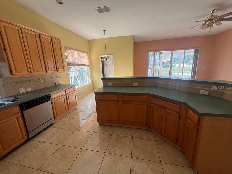 For Sale: $390,000 (4 beds, 3 baths, 2274 Square Feet)