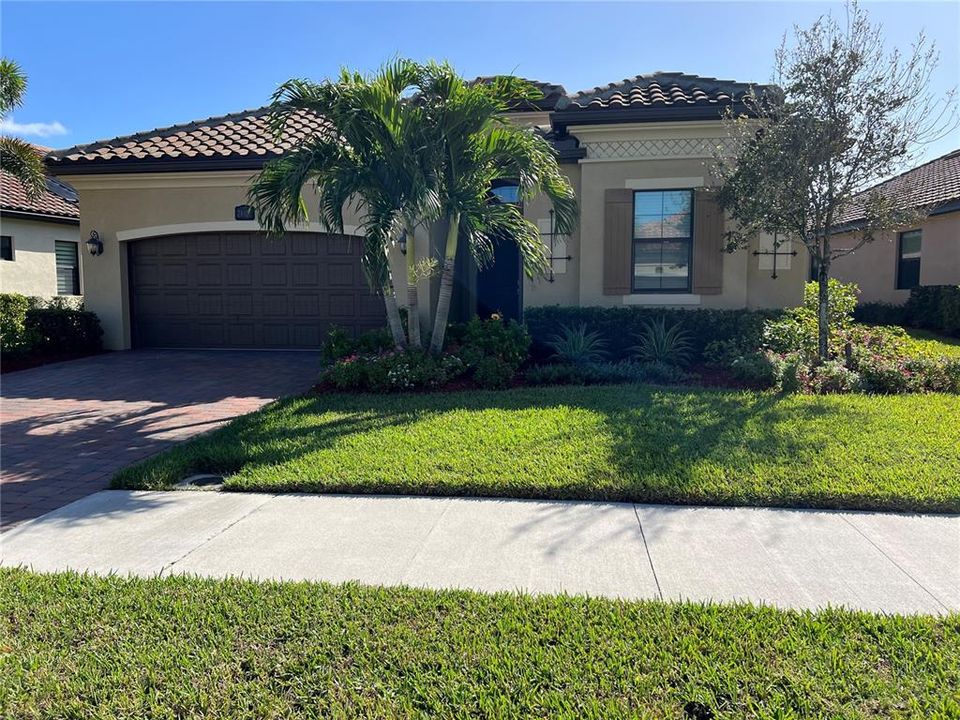 Recently Sold: $1,060,000 (4 beds, 3 baths, 2247 Square Feet)