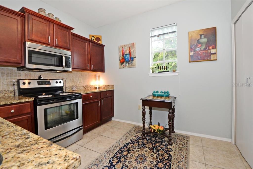 For Sale: $199,000 (1 beds, 1 baths, 821 Square Feet)