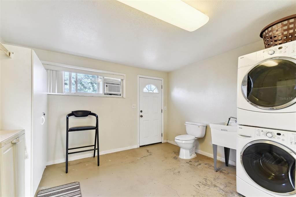 For Sale: $350,000 (3 beds, 1 baths, 1531 Square Feet)