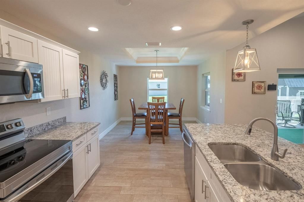 For Sale: $349,900 (3 beds, 2 baths, 1636 Square Feet)