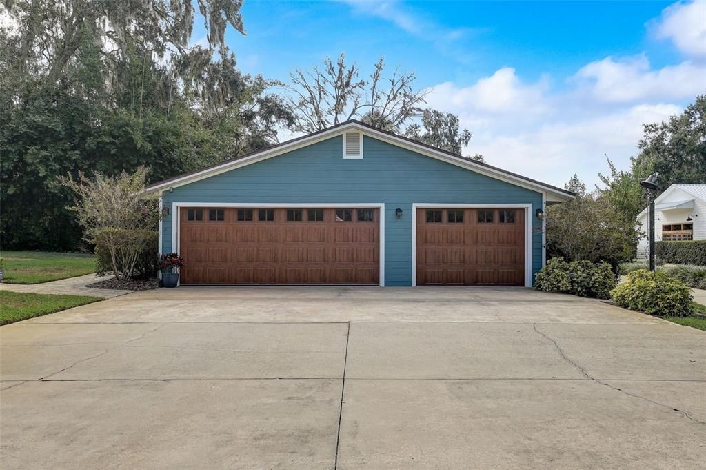 Detached garage