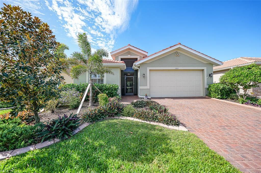 For Sale: $514,000 (3 beds, 2 baths, 1984 Square Feet)