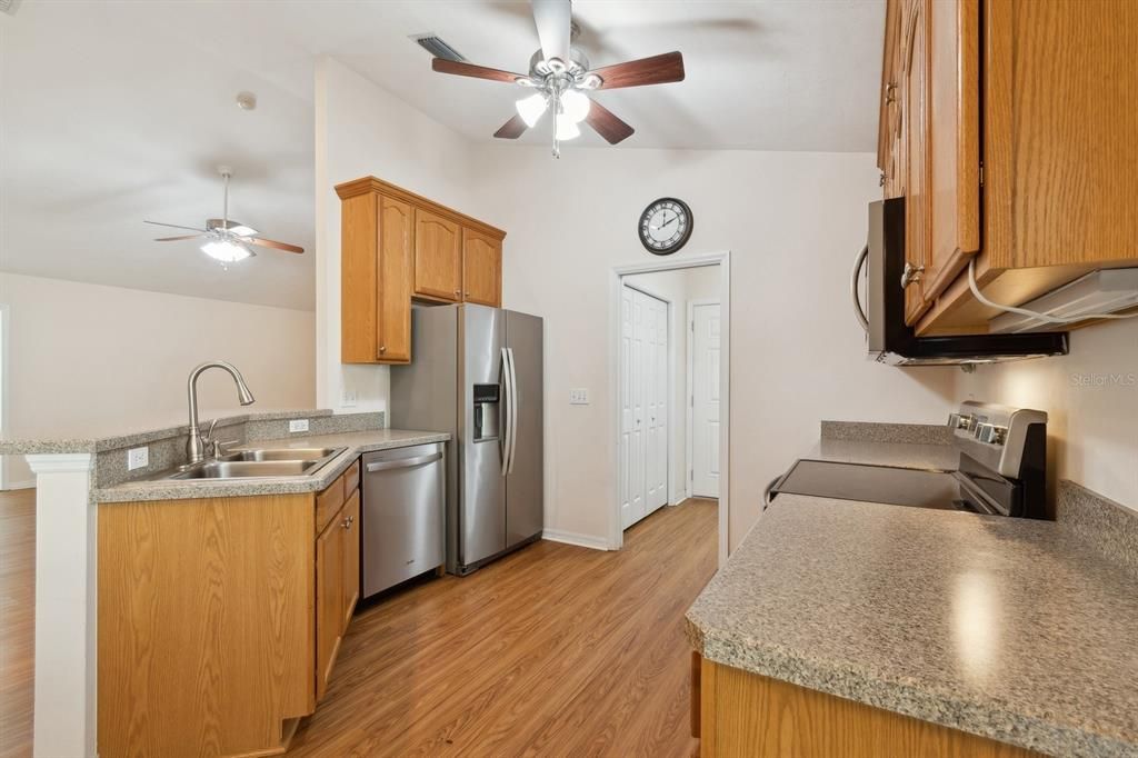 For Sale: $390,000 (3 beds, 2 baths, 1660 Square Feet)