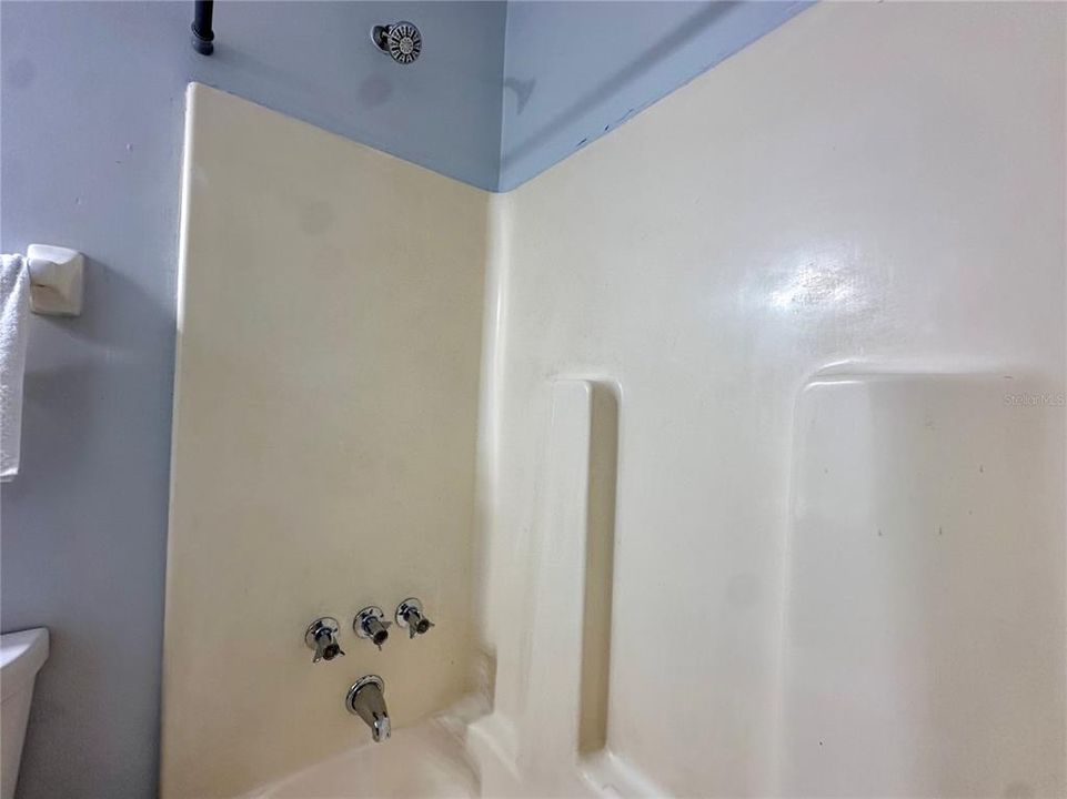 For Sale: $165,000 (2 beds, 2 baths, 1110 Square Feet)