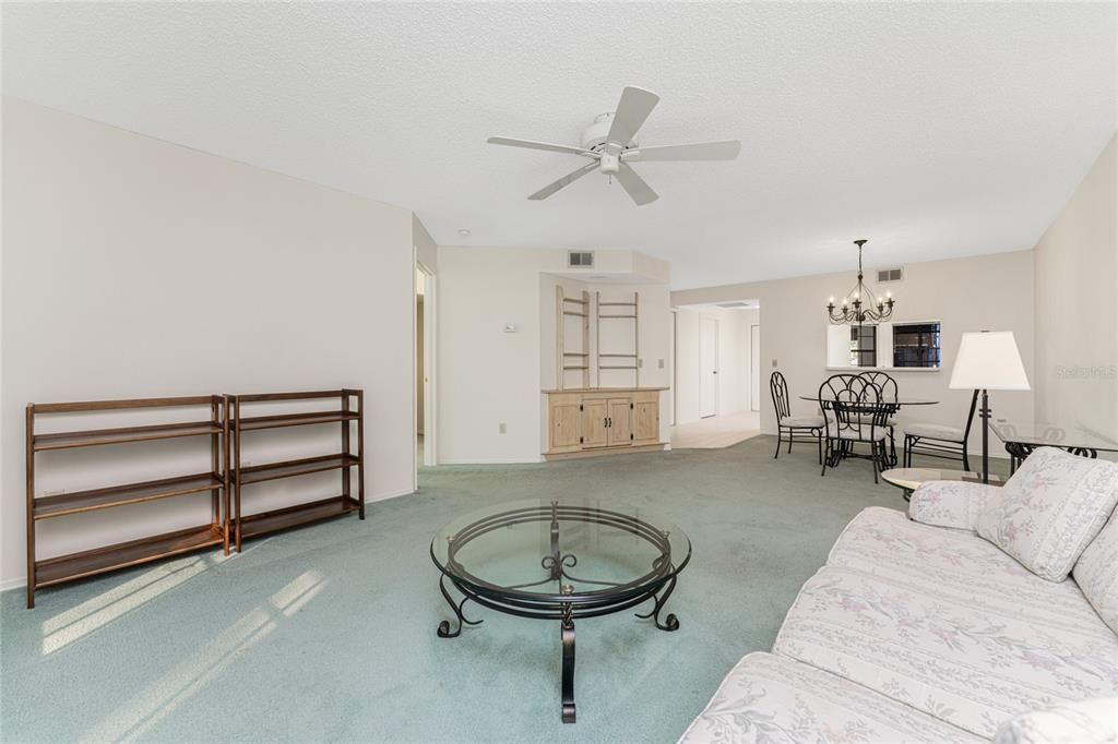 For Sale: $229,900 (2 beds, 2 baths, 1112 Square Feet)