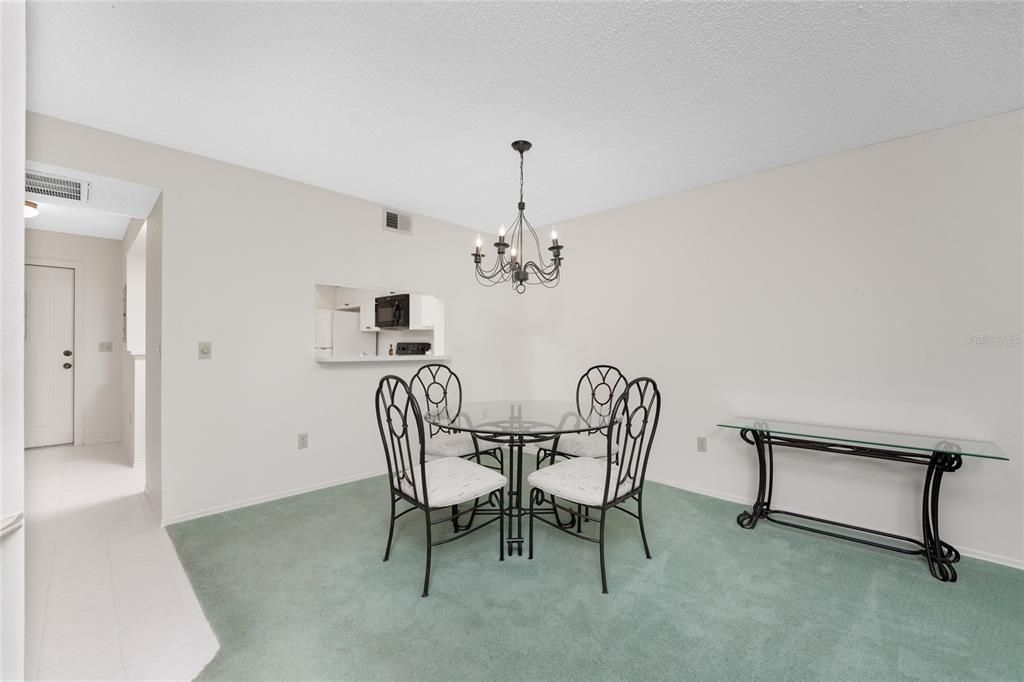 For Sale: $229,900 (2 beds, 2 baths, 1112 Square Feet)