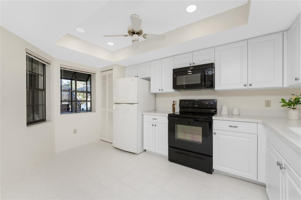 For Sale: $229,900 (2 beds, 2 baths, 1112 Square Feet)