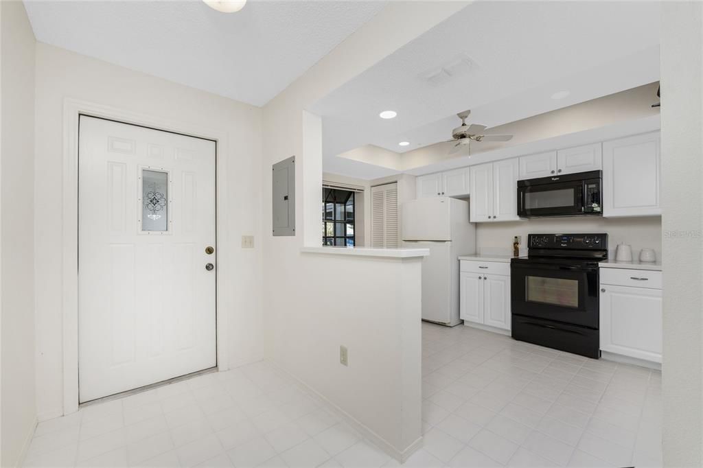 For Sale: $229,900 (2 beds, 2 baths, 1112 Square Feet)