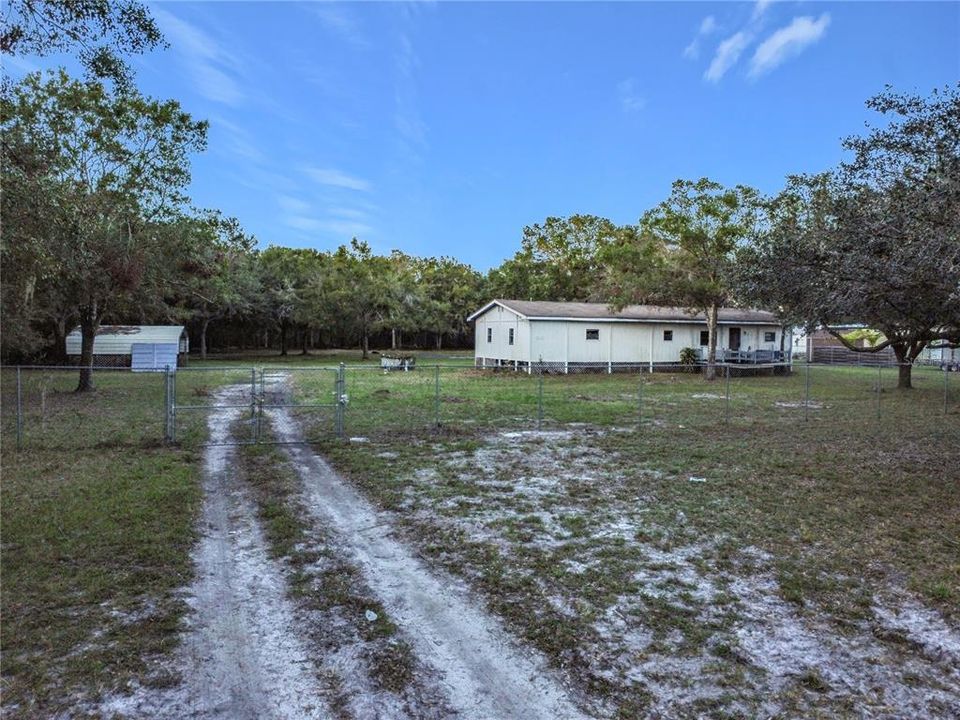 For Sale: $399,000 (3 beds, 3 baths, 924 Square Feet)