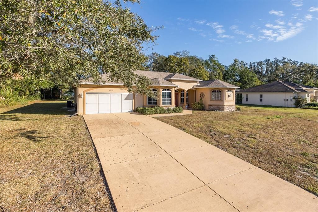 For Sale: $399,900 (3 beds, 2 baths, 2327 Square Feet)