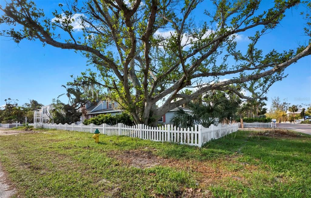 For Sale: $799,000 (4 beds, 3 baths, 2173 Square Feet)