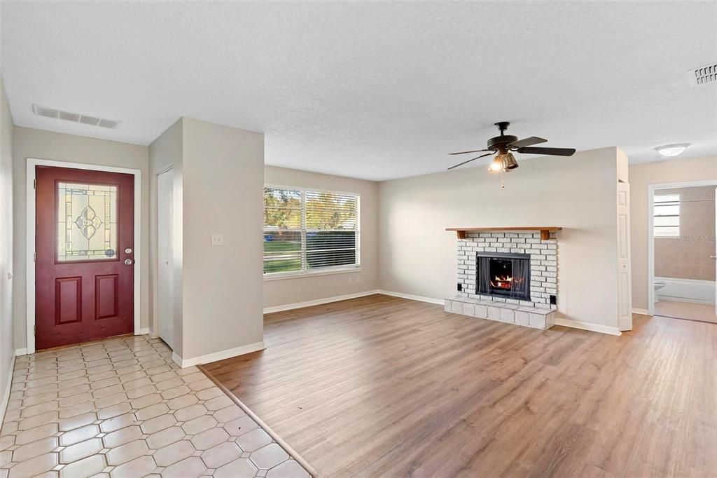 For Sale: $279,900 (3 beds, 2 baths, 1455 Square Feet)