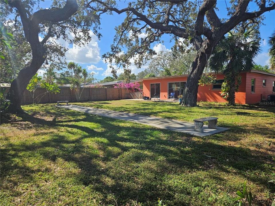 Oversized backyard - so many possibilities!