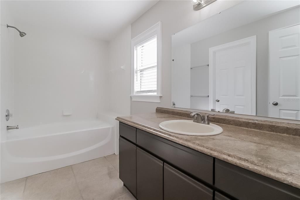 For Rent: $2,345 (3 beds, 2 baths, 1627 Square Feet)