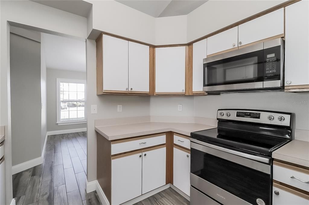 For Rent: $2,345 (3 beds, 2 baths, 1627 Square Feet)