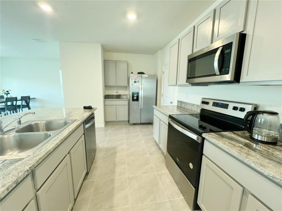 For Rent: $2,495 (4 beds, 2 baths, 2260 Square Feet)