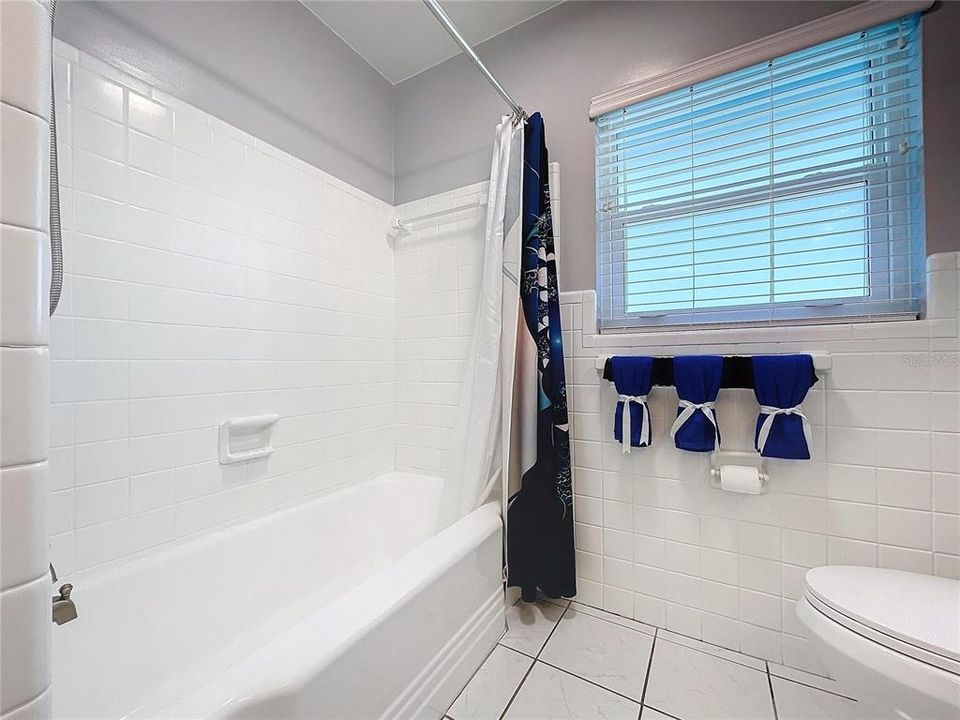 For Sale: $475,000 (2 beds, 1 baths, 1041 Square Feet)