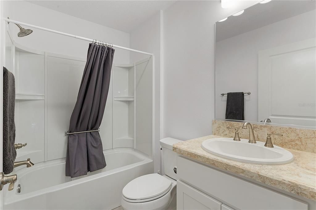 For Sale: $370,000 (2 beds, 2 baths, 1299 Square Feet)