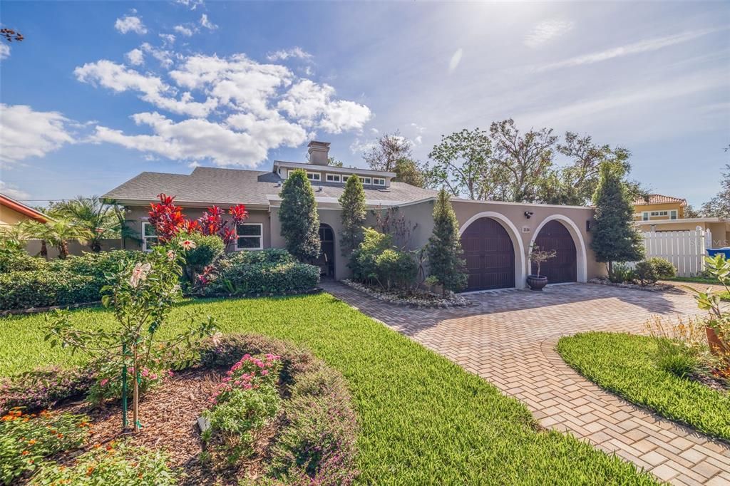 For Sale: $985,000 (3 beds, 3 baths, 2403 Square Feet)