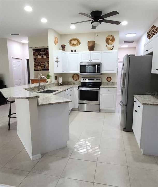 For Sale: $279,900 (2 beds, 2 baths, 1364 Square Feet)