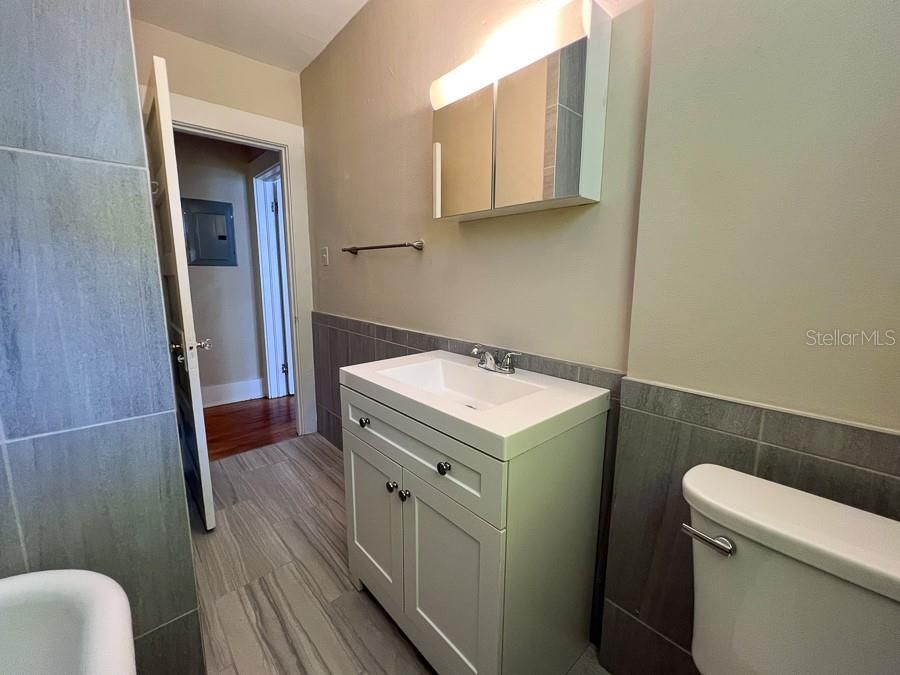 For Rent: $1,700 (2 beds, 1 baths, 1014 Square Feet)