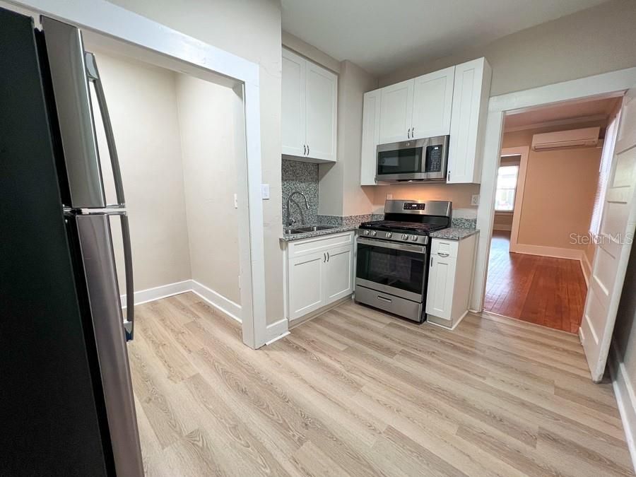 For Rent: $1,700 (2 beds, 1 baths, 1014 Square Feet)