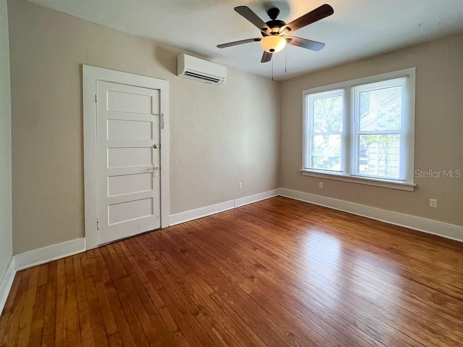 For Rent: $1,700 (2 beds, 1 baths, 1014 Square Feet)