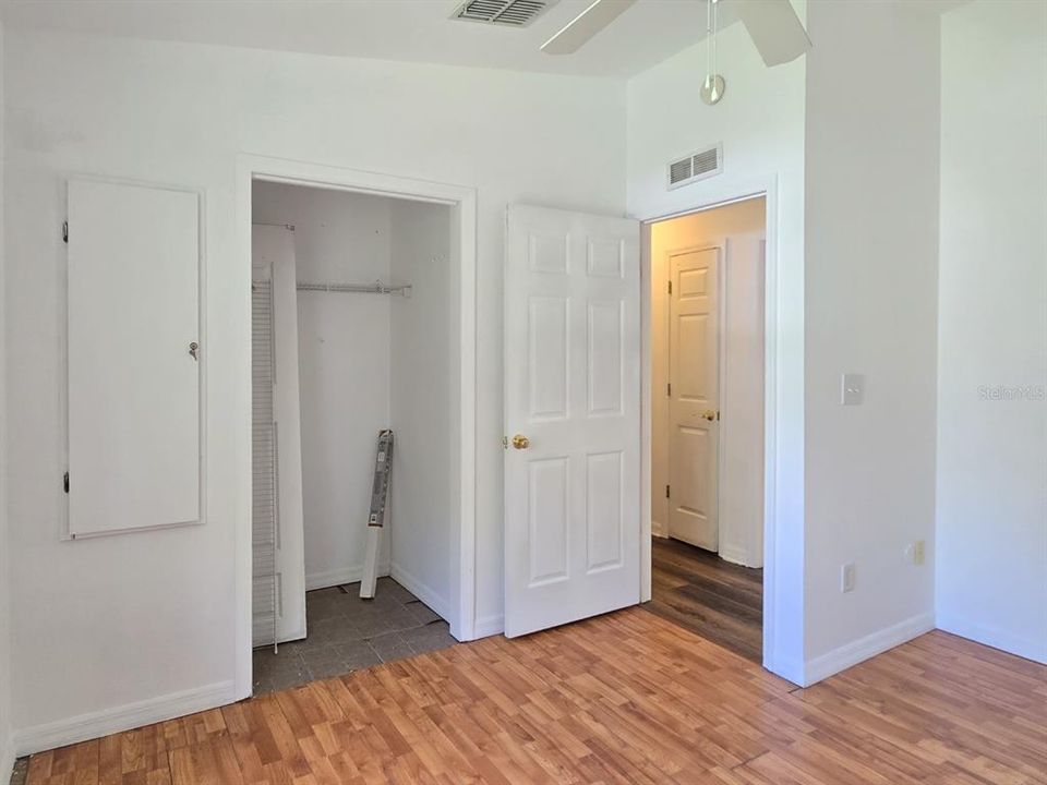 For Sale: $265,000 (3 beds, 2 baths, 1317 Square Feet)