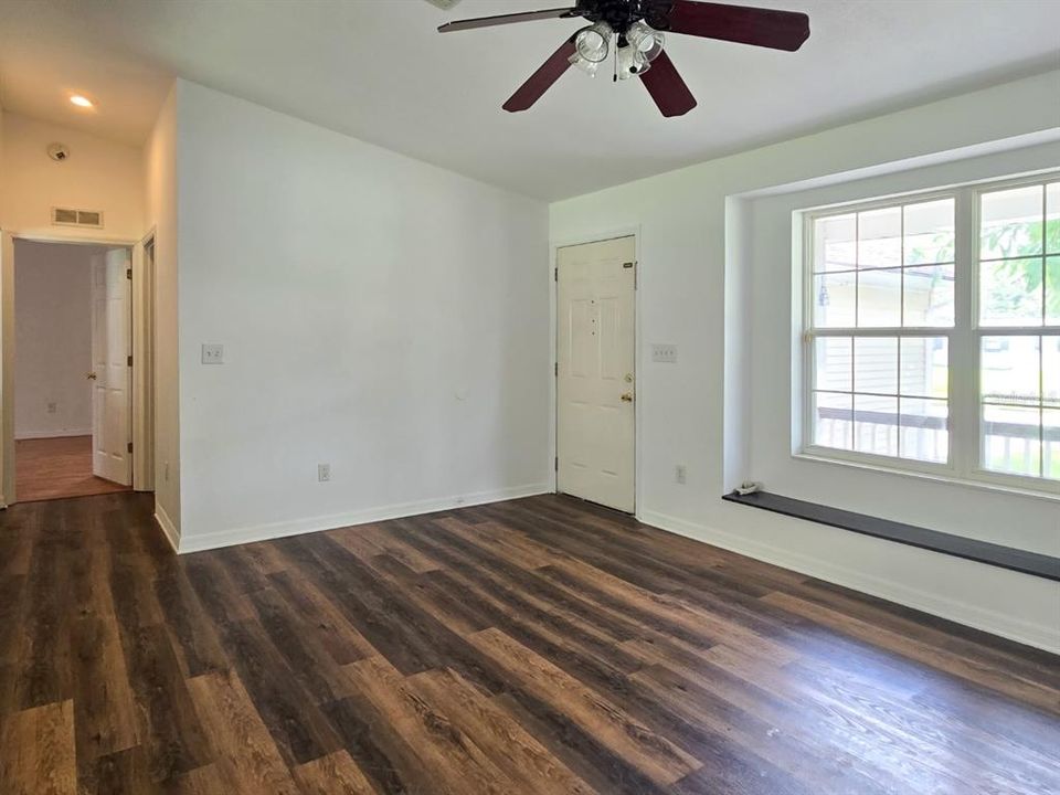 For Sale: $265,000 (3 beds, 2 baths, 1317 Square Feet)