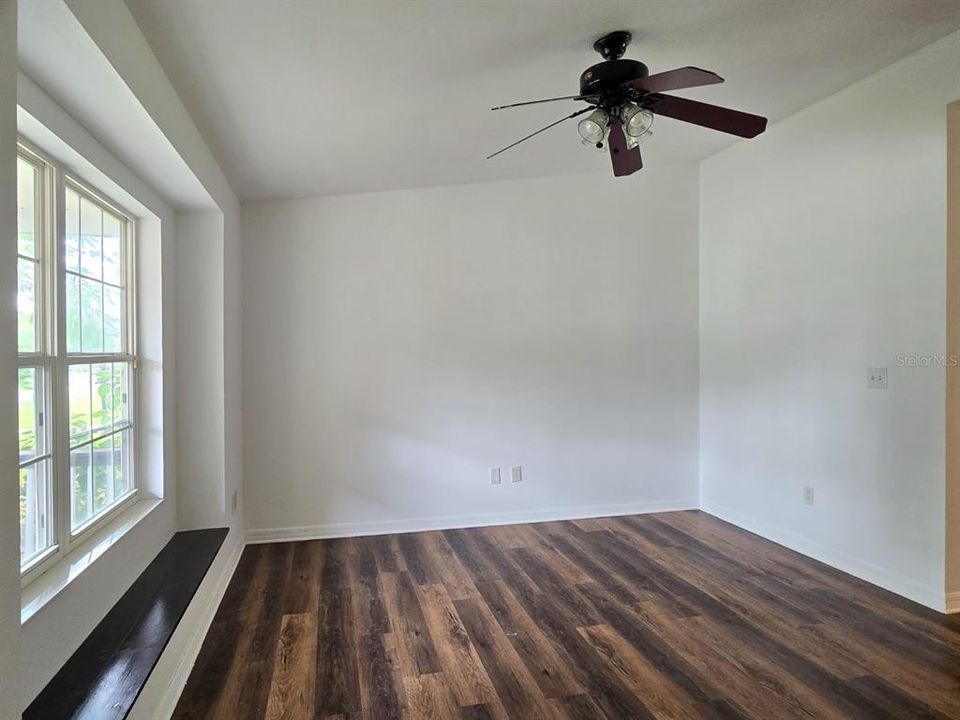 For Sale: $265,000 (3 beds, 2 baths, 1317 Square Feet)