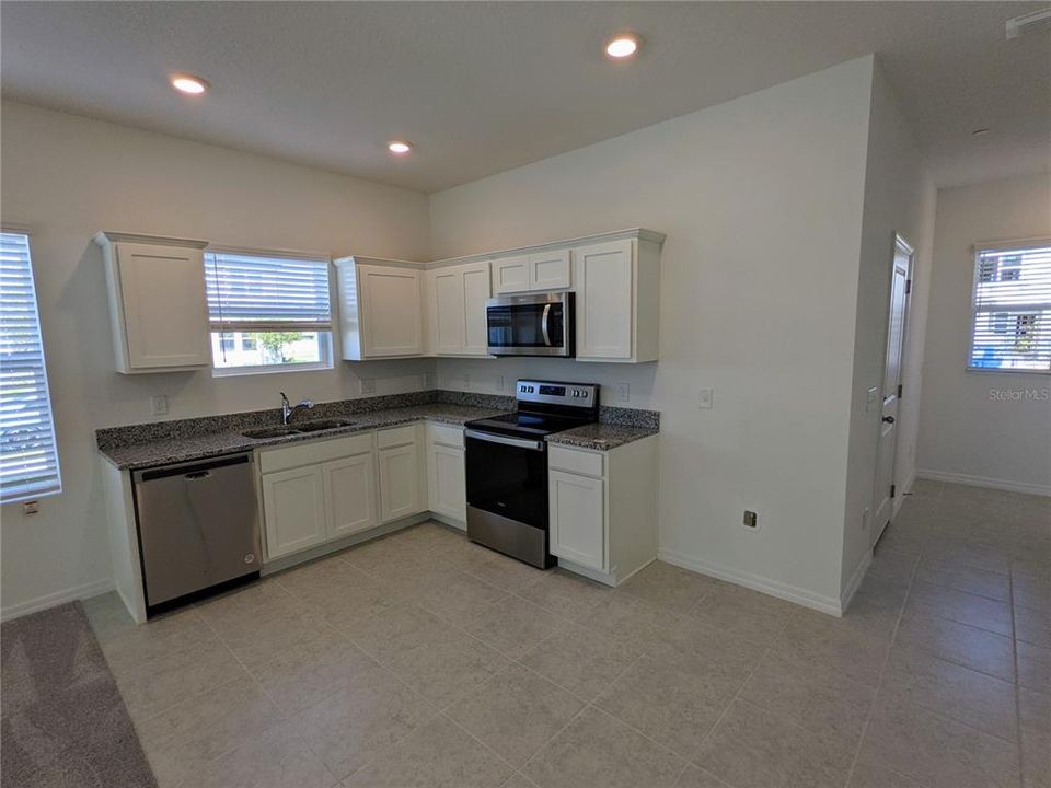 For Rent: $2,095 (3 beds, 2 baths, 1570 Square Feet)