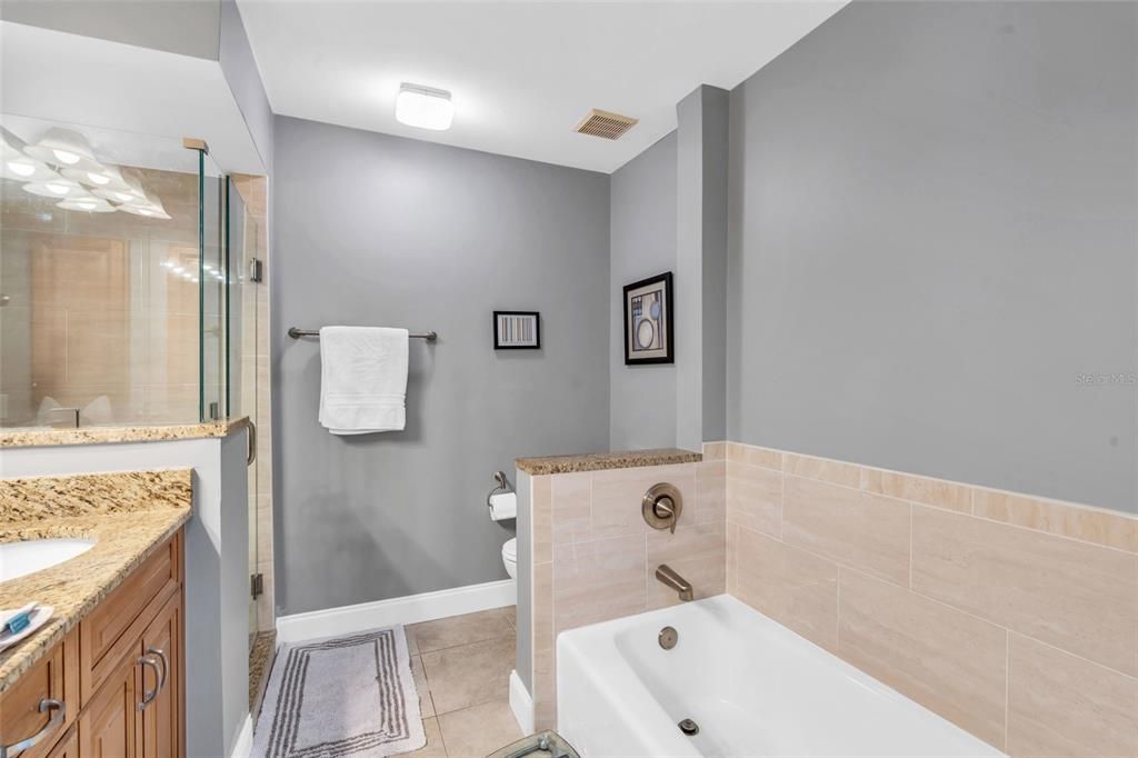 For Sale: $295,000 (2 beds, 2 baths, 1048 Square Feet)