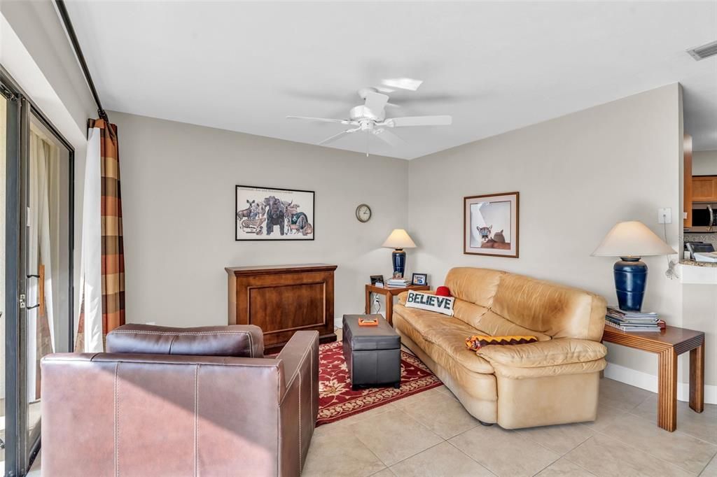 For Sale: $295,000 (2 beds, 2 baths, 1048 Square Feet)