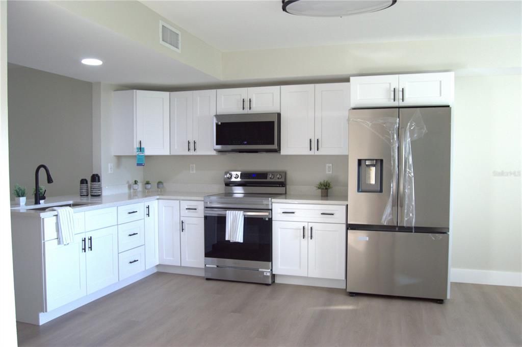 For Sale: $247,900 (3 beds, 2 baths, 1321 Square Feet)