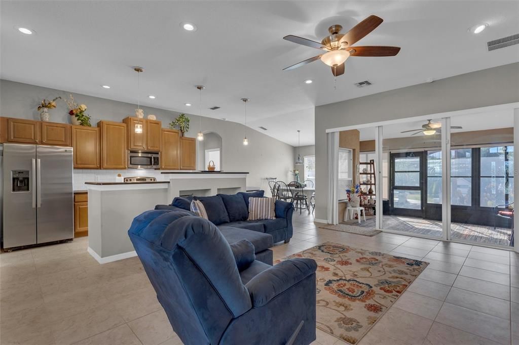 Livingroom, Kitchen combo