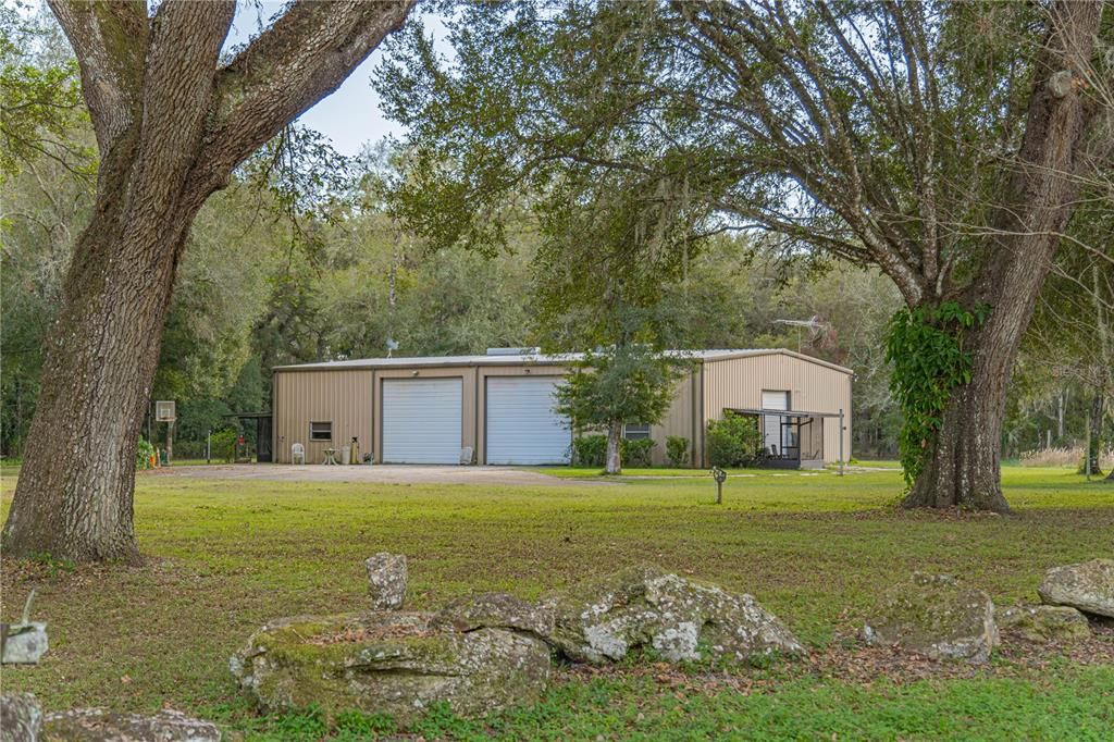 80 x 60 Metal Structure with Living Quarters.