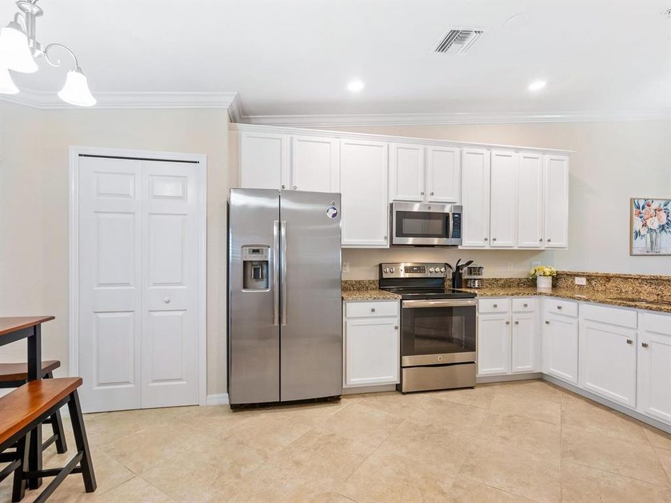 For Sale: $485,000 (2 beds, 2 baths, 1569 Square Feet)