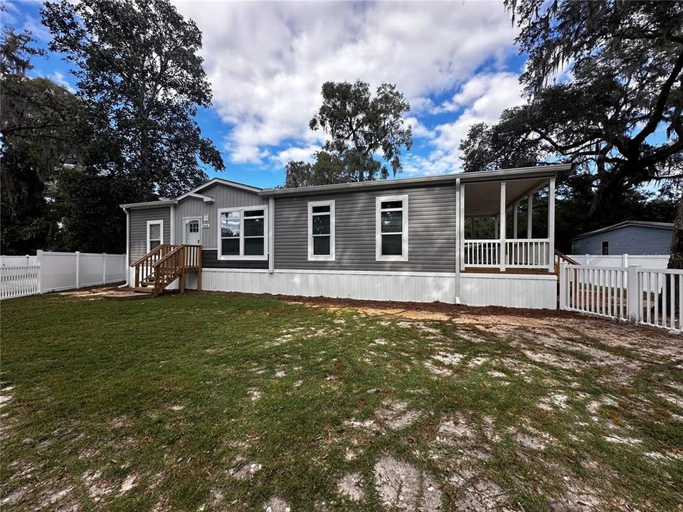 For Sale: $249,999 (3 beds, 2 baths, 1113 Square Feet)