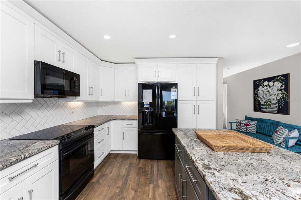 Spacious Kitchen and Island Bar