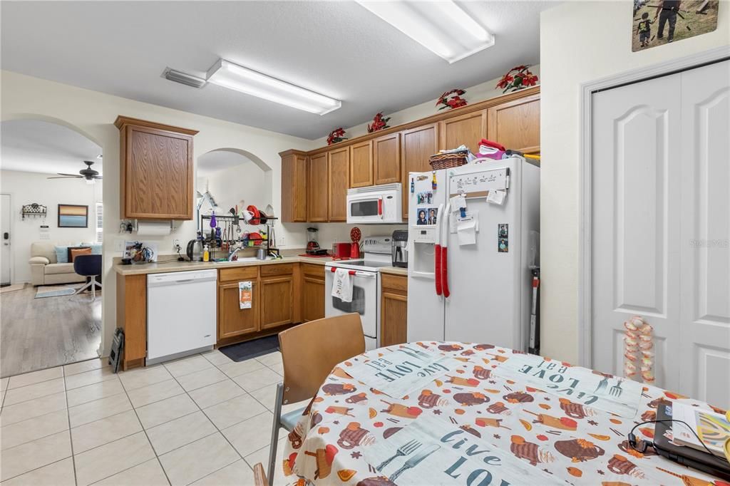 For Sale: $259,900 (2 beds, 2 baths, 1240 Square Feet)