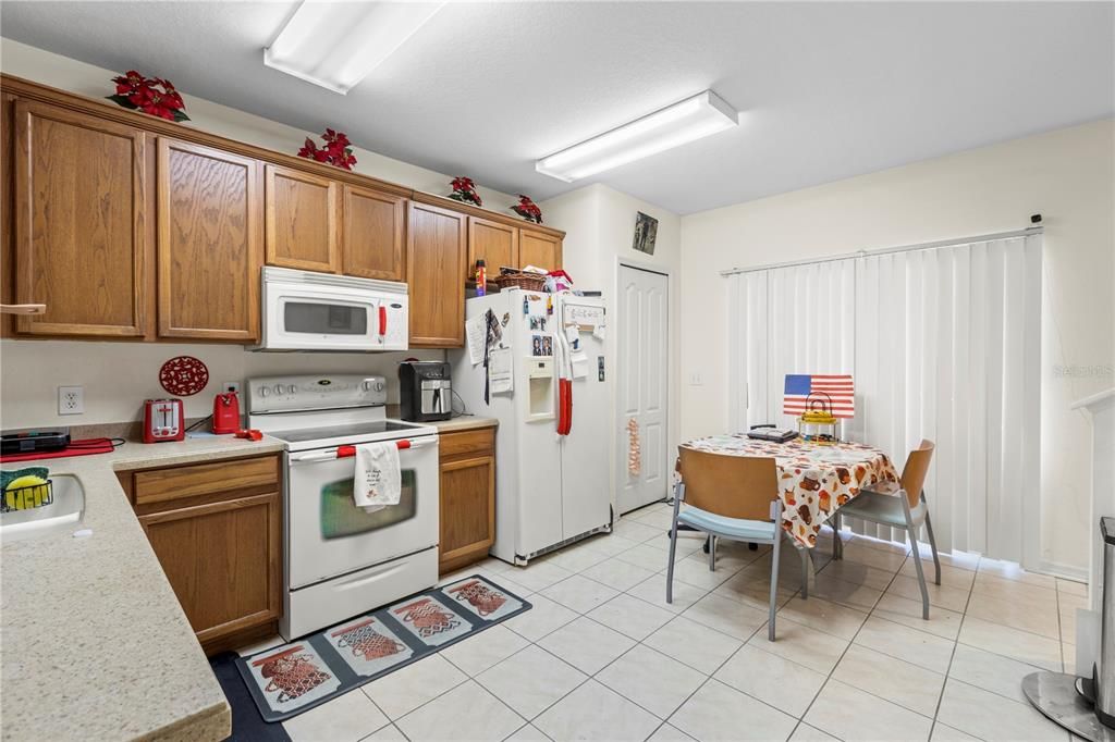 For Sale: $259,900 (2 beds, 2 baths, 1240 Square Feet)