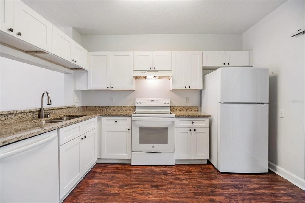 For Sale: $220,000 (2 beds, 1 baths, 1110 Square Feet)