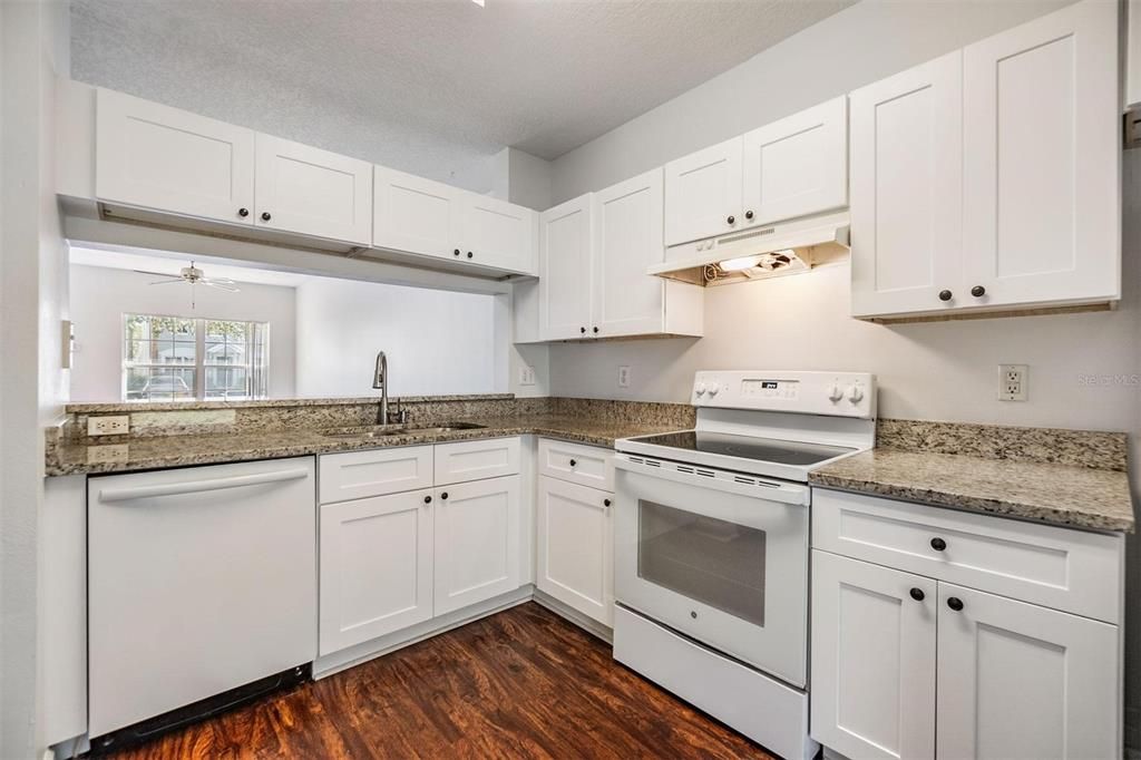 For Sale: $220,000 (2 beds, 1 baths, 1110 Square Feet)