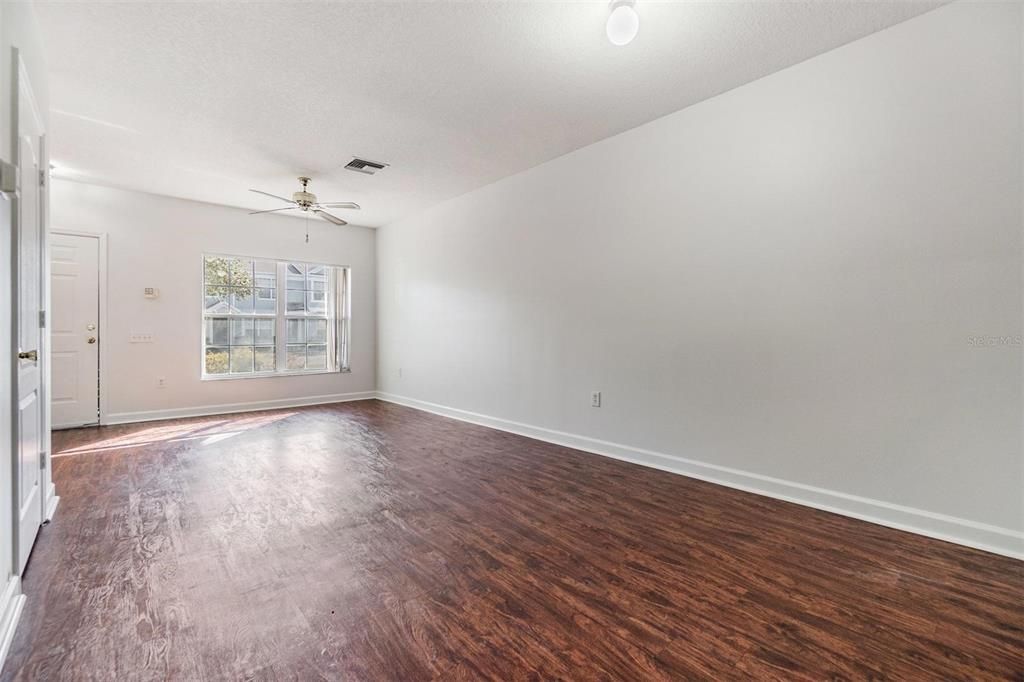 For Sale: $220,000 (2 beds, 1 baths, 1110 Square Feet)