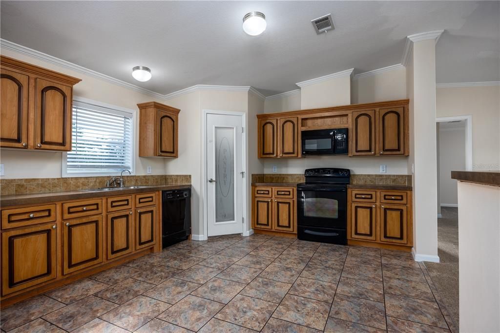 For Sale: $198,700 (3 beds, 2 baths, 1350 Square Feet)