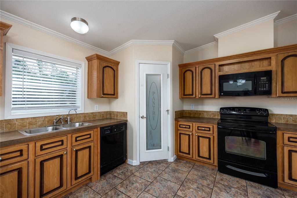 For Sale: $198,700 (3 beds, 2 baths, 1350 Square Feet)