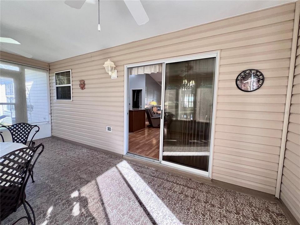 Lanai toward sliding glass door